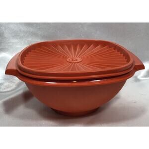 Tupperware Servalier Bowl Orange With Matching Lid 1.5 quarts 838-7